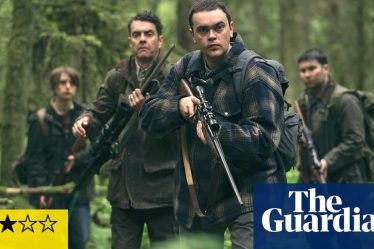 Critique de Kill - Des liens familiaux se dénouent lors d'une chasse dans un thriller captivant en forêt | Film - 2