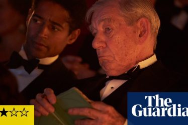 <br />
<br />
<h1>La critique du film "The Critic" : Ian McKellen dévoile son talent dans ce drame criminel des années 30</h1><br />
<br />
<p>Le dernier film "The Critic" mettant en vedette Ian McKellen a su captiver le public avec son intrigue captivante se déroulant dans la société des années 30. L'acteur livre une performance exceptionnelle qui ne manquera pas de vous tenir en haleine tout au long du film.</p><br />
<br />
<h2>Points importants :</h2><br />
<ul><br /> <li>La performance remarquable de Ian McKellen</li><br /> <li>L'intrigue captivante dans la société des années 30</li><br /> <li>Un drame criminel qui promet de tenir en haleine les spectateurs</li><br />
</ul><br />
<br /> - 2