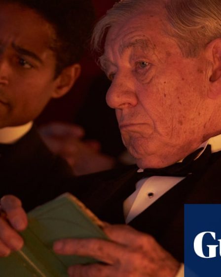 <br />
<br />
<h1>La critique du film "The Critic" : Ian McKellen dévoile son talent dans ce drame criminel des années 30</h1><br />
<br />
<p>Le dernier film "The Critic" mettant en vedette Ian McKellen a su captiver le public avec son intrigue captivante se déroulant dans la société des années 30. L'acteur livre une performance exceptionnelle qui ne manquera pas de vous tenir en haleine tout au long du film.</p><br />
<br />
<h2>Points importants :</h2><br />
<ul><br /> <li>La performance remarquable de Ian McKellen</li><br /> <li>L'intrigue captivante dans la société des années 30</li><br /> <li>Un drame criminel qui promet de tenir en haleine les spectateurs</li><br />
</ul><br />
<br /> 8 <br />
<br />
<h1>La critique du film "The Critic" : Ian McKellen dévoile son talent dans ce drame criminel des années 30</h1><br />
<br />
<p>Le dernier film "The Critic" mettant en vedette Ian McKellen a su captiver le public avec son intrigue captivante se déroulant dans la société des années 30. L'acteur livre une performance exceptionnelle qui ne manquera pas de vous tenir en haleine tout au long du film.</p><br />
<br />
<h2>Points importants :</h2><br />
<ul><br /> <li>La performance remarquable de Ian McKellen</li><br /> <li>L'intrigue captivante dans la société des années 30</li><br /> <li>Un drame criminel qui promet de tenir en haleine les spectateurs</li><br />
</ul><br />
<br /> - 7