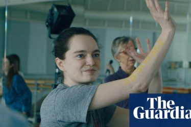 <br />
<br />
<h1>Le pouvoir brut de la danse : une révélation par Emma Portner</h1><br />
<br />
<p>La danse est un art qui transcende les frontières de l'expression humaine. Pour Emma Portner, danseuse et chorégraphe renommée, chaque mouvement est une exploration de la beauté brute et éphémère. Dans une interview exclusive, elle partage son point de vue sur la puissance de la danse et son impact sur le public.</p><br />
<br />
<h2>Points clés :</h2><br />
<ol><br /> <li>La danse comme forme d'expression artistique universelle</li><br /> <li>La vision d'Emma Portner sur la beauté et l'intensité de la danse</li><br /> <li>L'impact émotionnel et visuel de la danse sur le public</li><br /> <li>La nature éphémère de la danse et sa capacité à captiver l'audience</li><br />
</ol><br />
<br /> - 4