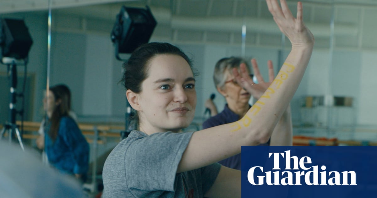 <br />
<br />
<h1>Le pouvoir brut de la danse : une révélation par Emma Portner</h1><br />
<br />
<p>La danse est un art qui transcende les frontières de l'expression humaine. Pour Emma Portner, danseuse et chorégraphe renommée, chaque mouvement est une exploration de la beauté brute et éphémère. Dans une interview exclusive, elle partage son point de vue sur la puissance de la danse et son impact sur le public.</p><br />
<br />
<h2>Points clés :</h2><br />
<ol><br /> <li>La danse comme forme d'expression artistique universelle</li><br /> <li>La vision d'Emma Portner sur la beauté et l'intensité de la danse</li><br /> <li>L'impact émotionnel et visuel de la danse sur le public</li><br /> <li>La nature éphémère de la danse et sa capacité à captiver l'audience</li><br />
</ol><br />
<br /> 2 <br />
<br />
<h1>Le pouvoir brut de la danse : une révélation par Emma Portner</h1><br />
<br />
<p>La danse est un art qui transcende les frontières de l'expression humaine. Pour Emma Portner, danseuse et chorégraphe renommée, chaque mouvement est une exploration de la beauté brute et éphémère. Dans une interview exclusive, elle partage son point de vue sur la puissance de la danse et son impact sur le public.</p><br />
<br />
<h2>Points clés :</h2><br />
<ol><br /> <li>La danse comme forme d'expression artistique universelle</li><br /> <li>La vision d'Emma Portner sur la beauté et l'intensité de la danse</li><br /> <li>L'impact émotionnel et visuel de la danse sur le public</li><br /> <li>La nature éphémère de la danse et sa capacité à captiver l'audience</li><br />
</ol><br />
<br /> - 1