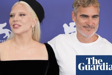 <h2>Le régime "difficile" de Joaquin Phoenix et Lady Gaga pour le film Joker</h2><br />
<br />
Le tournage du film Joker a été marqué par les régimes stricts et éprouvants suivis par les acteurs principaux, Joaquin Phoenix et Lady Gaga. Les deux stars ont discuté de cette expérience difficile lors d'une récente interview. Voici les points clés de leur discussion :<br />
<br />
1. Joaquin Phoenix a révélé que son régime pour le rôle de Joker était le plus difficile qu'il ait jamais suivi.<br />
2. Lady Gaga a également partagé son expérience, soulignant les sacrifices qu'elle a dû faire pour son personnage.<br />
3. Les deux acteurs ont exprimé leur gratitude envers l'équipe du film pour les avoir soutenus pendant cette période difficile.<br />
4. Malgré les défis, Joaquin Phoenix et Lady Gaga ont tous deux affirmé que l'expérience en valait la peine pour le succès du film.<br />
<br />
Cette interview offre un aperçu fascinant des coulisses du film Joker et de l'engagement des acteurs pour offrir des performances exceptionnelles. - 2
