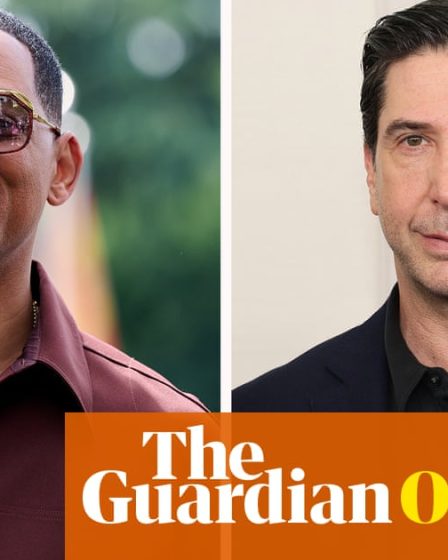 <title>David Schwimmer : Le rôle dans Men in Black aurait-il pu le propulser au rang de star du cinéma ?</title><br />
<br />
David Schwimmer, connu pour son rôle de Ross dans la série à succès Friends, aurait pu connaître une carrière cinématographique encore plus brillante s'il avait accepté un rôle dans le film Men in Black. Retour sur cette opportunité manquée qui aurait pu changer sa carrière. <br />
<br />
Points importants de l'article : <br />
1. David Schwimmer, acteur de Friends, aurait pu jouer dans Men in Black.<br />
2. L'impact que ce rôle aurait pu avoir sur sa carrière cinématographique.<br />
3. Retour sur cette opportunité manquée. 5 <title>David Schwimmer : Le rôle dans Men in Black aurait-il pu le propulser au rang de star du cinéma ?</title><br />
<br />
David Schwimmer, connu pour son rôle de Ross dans la série à succès Friends, aurait pu connaître une carrière cinématographique encore plus brillante s'il avait accepté un rôle dans le film Men in Black. Retour sur cette opportunité manquée qui aurait pu changer sa carrière. <br />
<br />
Points importants de l'article : <br />
1. David Schwimmer, acteur de Friends, aurait pu jouer dans Men in Black.<br />
2. L'impact que ce rôle aurait pu avoir sur sa carrière cinématographique.<br />
3. Retour sur cette opportunité manquée. - 4