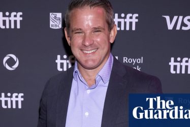<br />
<br />
<h1>Alerte : Adam Kinzinger prévient d'un chaos lors de la première du documentaire au festival du film de Toronto 2024</h1><br />
<br />
<p>Le député américain Adam Kinzinger a lancé un avertissement sans équivoque lors de la première du documentaire au festival du film de Toronto 2024. Selon lui, la situation actuelle constitue une crise constitutionnelle sans précédent. Voici les points clés à retenir :</p><br />
<br />
<ul><br /> <li>Adam Kinzinger alerte sur le risque de chaos lors de la première du documentaire au festival du film de Toronto 2024</li><br /> <li>La situation est qualifiée de crise constitutionnelle par le député américain</li><br /> <li>Les tensions politiques sont à leur paroxysme</li><br /> <li>Le documentaire promet de soulever des questions délicates sur la démocratie américaine</li><br />
</ul><br />
<br /> - 4