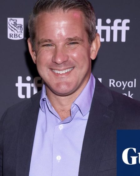<br />
<br />
<h1>Alerte : Adam Kinzinger prévient d'un chaos lors de la première du documentaire au festival du film de Toronto 2024</h1><br />
<br />
<p>Le député américain Adam Kinzinger a lancé un avertissement sans équivoque lors de la première du documentaire au festival du film de Toronto 2024. Selon lui, la situation actuelle constitue une crise constitutionnelle sans précédent. Voici les points clés à retenir :</p><br />
<br />
<ul><br /> <li>Adam Kinzinger alerte sur le risque de chaos lors de la première du documentaire au festival du film de Toronto 2024</li><br /> <li>La situation est qualifiée de crise constitutionnelle par le député américain</li><br /> <li>Les tensions politiques sont à leur paroxysme</li><br /> <li>Le documentaire promet de soulever des questions délicates sur la démocratie américaine</li><br />
</ul><br />
<br /> 35 <br />
<br />
<h1>Alerte : Adam Kinzinger prévient d'un chaos lors de la première du documentaire au festival du film de Toronto 2024</h1><br />
<br />
<p>Le député américain Adam Kinzinger a lancé un avertissement sans équivoque lors de la première du documentaire au festival du film de Toronto 2024. Selon lui, la situation actuelle constitue une crise constitutionnelle sans précédent. Voici les points clés à retenir :</p><br />
<br />
<ul><br /> <li>Adam Kinzinger alerte sur le risque de chaos lors de la première du documentaire au festival du film de Toronto 2024</li><br /> <li>La situation est qualifiée de crise constitutionnelle par le député américain</li><br /> <li>Les tensions politiques sont à leur paroxysme</li><br /> <li>Le documentaire promet de soulever des questions délicates sur la démocratie américaine</li><br />
</ul><br />
<br /> - 34