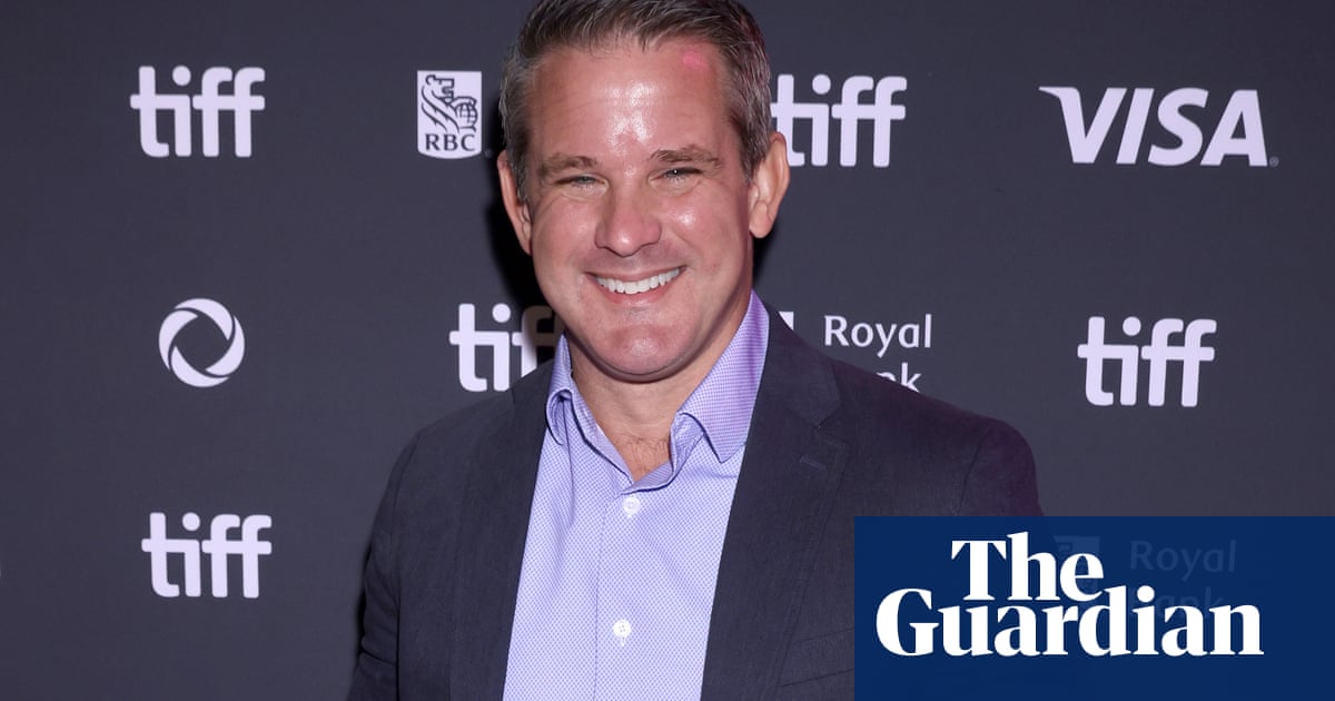 <br />
<br />
<h1>Alerte : Adam Kinzinger prévient d'un chaos lors de la première du documentaire au festival du film de Toronto 2024</h1><br />
<br />
<p>Le député américain Adam Kinzinger a lancé un avertissement sans équivoque lors de la première du documentaire au festival du film de Toronto 2024. Selon lui, la situation actuelle constitue une crise constitutionnelle sans précédent. Voici les points clés à retenir :</p><br />
<br />
<ul><br /> <li>Adam Kinzinger alerte sur le risque de chaos lors de la première du documentaire au festival du film de Toronto 2024</li><br /> <li>La situation est qualifiée de crise constitutionnelle par le député américain</li><br /> <li>Les tensions politiques sont à leur paroxysme</li><br /> <li>Le documentaire promet de soulever des questions délicates sur la démocratie américaine</li><br />
</ul><br />
<br /> - 1
