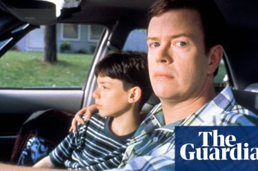 <br />
<br />
<h1>Todd Solondz parle de son film choquant "Happiness" : un scandale cinématographique</h1><br />
<p>Le réalisateur Todd Solondz revient sur son film controversé "Happiness" et explique pourquoi il ne pourrait pas être réalisé de nos jours. Avec des thèmes tabous et une intrigue dérangeante, le film a suscité de vives réactions lors de sa sortie.</p><br />
<br />
<h2>Points clés :</h2><br />
<ul><br /> <li>Todd Solondz parle de son film "Happiness"</li><br /> <li>Le film aborde des thèmes tabous</li><br /> <li>Le réalisateur explique pourquoi le film serait difficile à réaliser aujourd'hui</li><br /> <li>Le scandale entourant le film lors de sa sortie</li><br />
</ul><br />
<br /> - 2