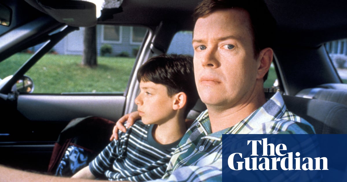 <br />
<br />
<h1>Todd Solondz parle de son film choquant "Happiness" : un scandale cinématographique</h1><br />
<p>Le réalisateur Todd Solondz revient sur son film controversé "Happiness" et explique pourquoi il ne pourrait pas être réalisé de nos jours. Avec des thèmes tabous et une intrigue dérangeante, le film a suscité de vives réactions lors de sa sortie.</p><br />
<br />
<h2>Points clés :</h2><br />
<ul><br /> <li>Todd Solondz parle de son film "Happiness"</li><br /> <li>Le film aborde des thèmes tabous</li><br /> <li>Le réalisateur explique pourquoi le film serait difficile à réaliser aujourd'hui</li><br /> <li>Le scandale entourant le film lors de sa sortie</li><br />
</ul><br />
<br /> 2 <br />
<br />
<h1>Todd Solondz parle de son film choquant "Happiness" : un scandale cinématographique</h1><br />
<p>Le réalisateur Todd Solondz revient sur son film controversé "Happiness" et explique pourquoi il ne pourrait pas être réalisé de nos jours. Avec des thèmes tabous et une intrigue dérangeante, le film a suscité de vives réactions lors de sa sortie.</p><br />
<br />
<h2>Points clés :</h2><br />
<ul><br /> <li>Todd Solondz parle de son film "Happiness"</li><br /> <li>Le film aborde des thèmes tabous</li><br /> <li>Le réalisateur explique pourquoi le film serait difficile à réaliser aujourd'hui</li><br /> <li>Le scandale entourant le film lors de sa sortie</li><br />
</ul><br />
<br /> - 1