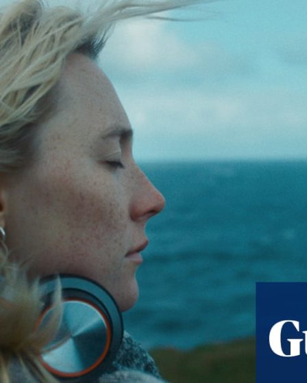 Critique de The Outrun : Saoirse Ronan incroyable dans un drame sur l'addiction | Film - 58
