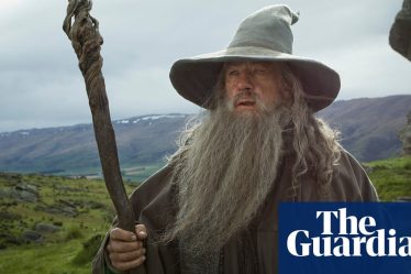 <br />
<br />
<h1>La Chasse de Gollum en deux films ? Une rumeur à confirmer</h1><br />
<br />
<p>Le monde du cinéma est en ébullition alors que des rumeurs circulent sur la possibilité que le film "La Chasse de Gollum" soit divisé en deux parties. Cette information doit encore être confirmée par les producteurs, mais elle suscite déjà l'excitation parmi les fans de la saga du Seigneur des Anneaux.</p><br />
<br />
<h2>Points Importants:</h2><br />
<ul><br />
<li>Rumeurs de diviser "La Chasse de Gollum" en deux films</li><br />
<li>Attente de confirmation par les producteurs</li><br />
<li>Excitation parmi les fans de la saga du Seigneur des Anneaux</li><br />
</ul><br />
<br /> - 2