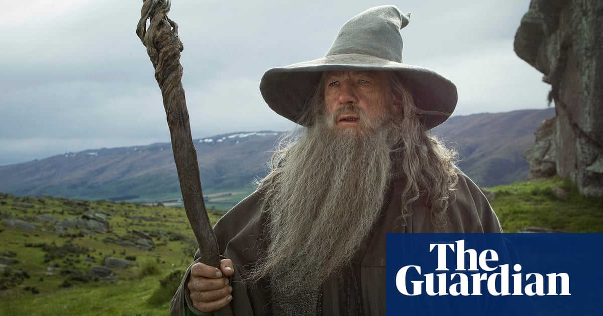 <br />
<br />
<h1>La Chasse de Gollum en deux films ? Une rumeur à confirmer</h1><br />
<br />
<p>Le monde du cinéma est en ébullition alors que des rumeurs circulent sur la possibilité que le film "La Chasse de Gollum" soit divisé en deux parties. Cette information doit encore être confirmée par les producteurs, mais elle suscite déjà l'excitation parmi les fans de la saga du Seigneur des Anneaux.</p><br />
<br />
<h2>Points Importants:</h2><br />
<ul><br />
<li>Rumeurs de diviser "La Chasse de Gollum" en deux films</li><br />
<li>Attente de confirmation par les producteurs</li><br />
<li>Excitation parmi les fans de la saga du Seigneur des Anneaux</li><br />
</ul><br />
<br /> 2 <br />
<br />
<h1>La Chasse de Gollum en deux films ? Une rumeur à confirmer</h1><br />
<br />
<p>Le monde du cinéma est en ébullition alors que des rumeurs circulent sur la possibilité que le film "La Chasse de Gollum" soit divisé en deux parties. Cette information doit encore être confirmée par les producteurs, mais elle suscite déjà l'excitation parmi les fans de la saga du Seigneur des Anneaux.</p><br />
<br />
<h2>Points Importants:</h2><br />
<ul><br />
<li>Rumeurs de diviser "La Chasse de Gollum" en deux films</li><br />
<li>Attente de confirmation par les producteurs</li><br />
<li>Excitation parmi les fans de la saga du Seigneur des Anneaux</li><br />
</ul><br />
<br /> - 1
