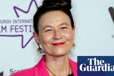 <h1>Le manque de parité hommes-femmes dans l'industrie du cinéma selon la directrice du festival de Londres</h1><br />
<br />
L'industrie du cinéma est largement dominée par les hommes, selon la directrice du festival de Londres. Malgré les progrès réalisés ces dernières années, la parité hommes-femmes est encore loin d'être atteinte. <br />
<br />
Points importants de l'article:<br />
- La directrice du festival de Londres dénonce le manque de parité dans l'industrie du cinéma<br />
- Malgré des progrès récents, les femmes restent largement sous-représentées<br />
- Un appel est lancé pour encourager l'égalité des genres dans le monde du cinéma - 4
