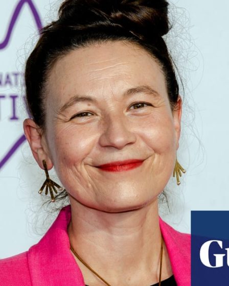 <h1>Le manque de parité hommes-femmes dans l'industrie du cinéma selon la directrice du festival de Londres</h1><br />
<br />
L'industrie du cinéma est largement dominée par les hommes, selon la directrice du festival de Londres. Malgré les progrès réalisés ces dernières années, la parité hommes-femmes est encore loin d'être atteinte. <br />
<br />
Points importants de l'article:<br />
- La directrice du festival de Londres dénonce le manque de parité dans l'industrie du cinéma<br />
- Malgré des progrès récents, les femmes restent largement sous-représentées<br />
- Un appel est lancé pour encourager l'égalité des genres dans le monde du cinéma 17 <h1>Le manque de parité hommes-femmes dans l'industrie du cinéma selon la directrice du festival de Londres</h1><br />
<br />
L'industrie du cinéma est largement dominée par les hommes, selon la directrice du festival de Londres. Malgré les progrès réalisés ces dernières années, la parité hommes-femmes est encore loin d'être atteinte. <br />
<br />
Points importants de l'article:<br />
- La directrice du festival de Londres dénonce le manque de parité dans l'industrie du cinéma<br />
- Malgré des progrès récents, les femmes restent largement sous-représentées<br />
- Un appel est lancé pour encourager l'égalité des genres dans le monde du cinéma - 16