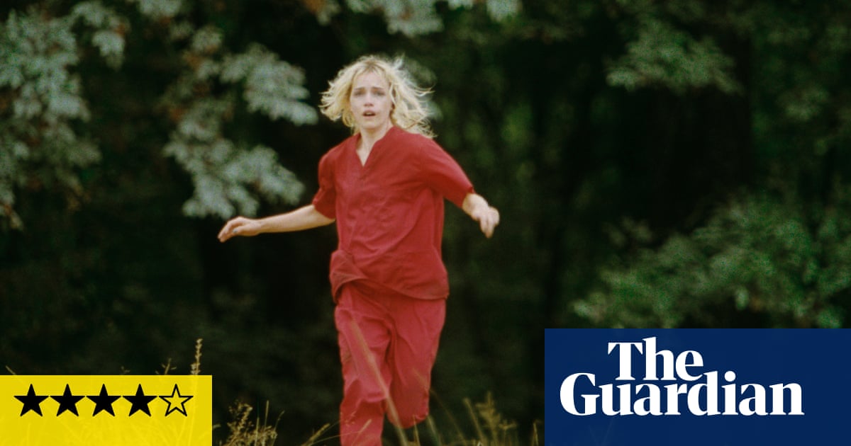 Critique de Strange Darling : un thriller glaçant et audacieux qui sort des sentiers battus | Film 2 Critique de Strange Darling : un thriller glaçant et audacieux qui sort des sentiers battus | Film - 1