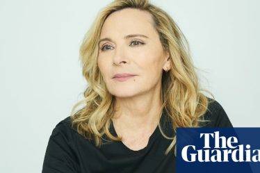 <br />
<br />
<h2>Kim Cattrall: "Je veux partager mon expérience de vie"</h2><br />
<br />
<p> L'actrice Kim Cattrall a récemment partagé son désir de mettre à profit ses nombreuses années d'expérience sur scène et à l'écran. Elle souhaite apporter sa sagesse et son savoir-faire à de nouveaux projets. </p><br />
<br />
<h3>Points importants de l'article:</h3><br />
<ul><br /> <li> Kim Cattrall veut partager son expérience de vie </li><br /> <li> Elle est prête à s'investir dans de nouveaux projets </li><br /> <li> Son objectif est de mettre à profit sa sagesse et son savoir-faire </li><br />
</ul><br />
<br /> - 2