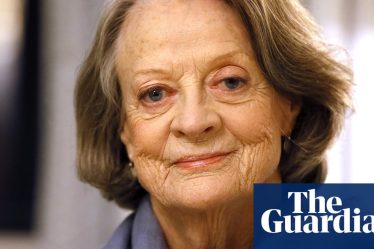 <br />
<br />
<h1>Maggie Smith, légende du cinéma et du théâtre, décède à l'âge de 89 ans</h1><br />
<br />
<p>L'actrice britannique Maggie Smith, célèbre pour ses rôles tant au cinéma qu'au théâtre, est décédée à l'âge de 89 ans. Elle laisse derrière elle une carrière remarquable et des souvenirs inoubliables pour ses nombreux fans à travers le monde.</p><br />
<br />
<h2>Points importants de l'article :</h2><br />
<ul><br /> <li>Maggie Smith, actrice légendaire, est décédée à l'âge de 89 ans</li><br /> <li>Elle était connue pour ses performances primées à l'Oscar sur scène et à l'écran</li><br /> <li>Sa carrière impressionnante laisse un héritage durable dans l'industrie du divertissement</li><br />
</ul><br />
<br /> - 2
