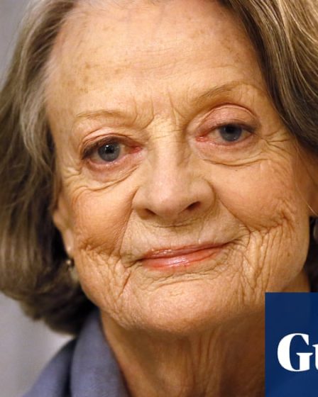 <br />
<br />
<h1>Maggie Smith, légende du cinéma et du théâtre, décède à l'âge de 89 ans</h1><br />
<br />
<p>L'actrice britannique Maggie Smith, célèbre pour ses rôles tant au cinéma qu'au théâtre, est décédée à l'âge de 89 ans. Elle laisse derrière elle une carrière remarquable et des souvenirs inoubliables pour ses nombreux fans à travers le monde.</p><br />
<br />
<h2>Points importants de l'article :</h2><br />
<ul><br /> <li>Maggie Smith, actrice légendaire, est décédée à l'âge de 89 ans</li><br /> <li>Elle était connue pour ses performances primées à l'Oscar sur scène et à l'écran</li><br /> <li>Sa carrière impressionnante laisse un héritage durable dans l'industrie du divertissement</li><br />
</ul><br />
<br /> - 46