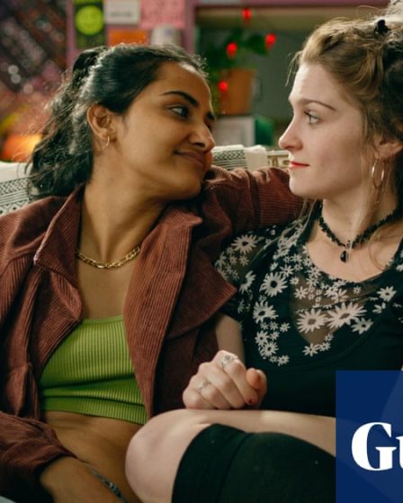 <title> Fawzia Mirza et Amrit Kaur parlent de "The Queen of My Dreams" : un film qui donne la voix aux histoires queer musulmanes </title><br />
<br />
Fawzia Mirza, actrice et réalisatrice, et Amrit Kaur, co-scénariste, se sont récemment exprimées sur leur dernier film "The Queen of My Dreams". Selon elles, il est important de mettre en avant des histoires queer musulmanes pour répondre à une demande croissante du public. <br />
<br />
Voici les points importants de l'article :<br />
- Fawzia Mirza et Amrit Kaur discutent de leur film "The Queen of My Dreams"<br />
- L'importance de raconter des histoires queer musulmanes<br />
- Répondre à une demande croissante du public pour plus de diversité dans le cinéma 59 <title> Fawzia Mirza et Amrit Kaur parlent de "The Queen of My Dreams" : un film qui donne la voix aux histoires queer musulmanes </title><br />
<br />
Fawzia Mirza, actrice et réalisatrice, et Amrit Kaur, co-scénariste, se sont récemment exprimées sur leur dernier film "The Queen of My Dreams". Selon elles, il est important de mettre en avant des histoires queer musulmanes pour répondre à une demande croissante du public. <br />
<br />
Voici les points importants de l'article :<br />
- Fawzia Mirza et Amrit Kaur discutent de leur film "The Queen of My Dreams"<br />
- L'importance de raconter des histoires queer musulmanes<br />
- Répondre à une demande croissante du public pour plus de diversité dans le cinéma - 58