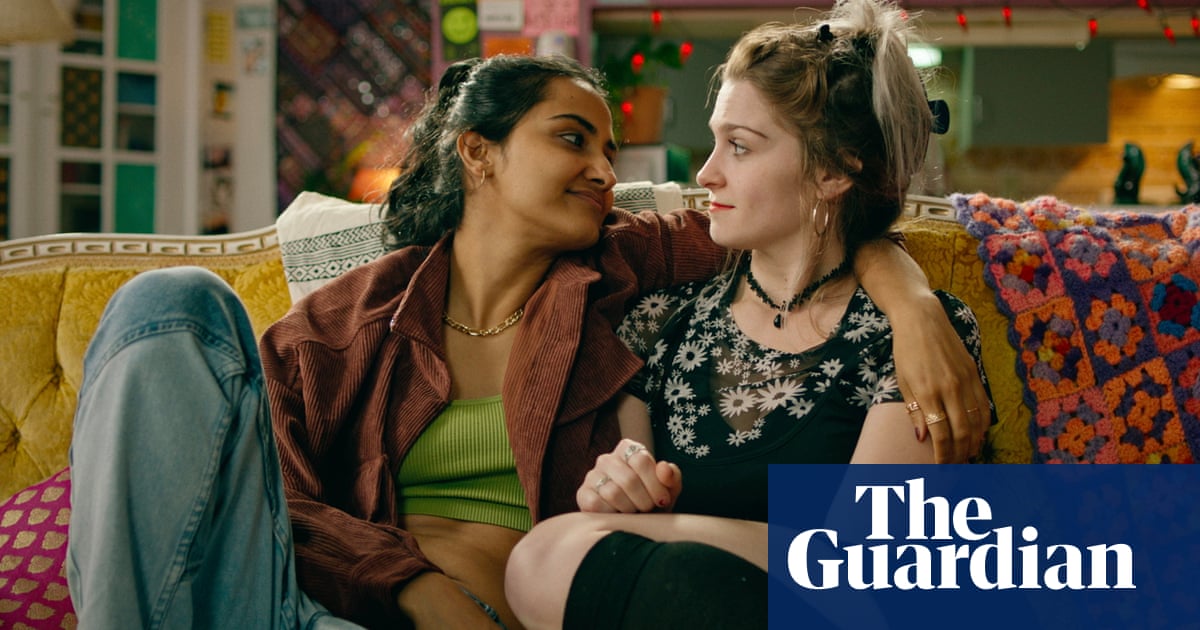 <title> Fawzia Mirza et Amrit Kaur parlent de "The Queen of My Dreams" : un film qui donne la voix aux histoires queer musulmanes </title><br />
<br />
Fawzia Mirza, actrice et réalisatrice, et Amrit Kaur, co-scénariste, se sont récemment exprimées sur leur dernier film "The Queen of My Dreams". Selon elles, il est important de mettre en avant des histoires queer musulmanes pour répondre à une demande croissante du public. <br />
<br />
Voici les points importants de l'article :<br />
- Fawzia Mirza et Amrit Kaur discutent de leur film "The Queen of My Dreams"<br />
- L'importance de raconter des histoires queer musulmanes<br />
- Répondre à une demande croissante du public pour plus de diversité dans le cinéma 2 <title> Fawzia Mirza et Amrit Kaur parlent de "The Queen of My Dreams" : un film qui donne la voix aux histoires queer musulmanes </title><br />
<br />
Fawzia Mirza, actrice et réalisatrice, et Amrit Kaur, co-scénariste, se sont récemment exprimées sur leur dernier film "The Queen of My Dreams". Selon elles, il est important de mettre en avant des histoires queer musulmanes pour répondre à une demande croissante du public. <br />
<br />
Voici les points importants de l'article :<br />
- Fawzia Mirza et Amrit Kaur discutent de leur film "The Queen of My Dreams"<br />
- L'importance de raconter des histoires queer musulmanes<br />
- Répondre à une demande croissante du public pour plus de diversité dans le cinéma - 1