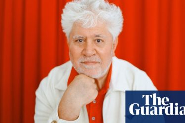<br />
<br />
<h1>Pedro Almodóvar: La nécessité de la fiction dans la vie</h1><br />
<br />
<p>Le célèbre réalisateur espagnol, Pedro Almodóvar, partage son opinion sur l'importance de la fiction dans nos vies. Selon lui, la fiction joue un rôle essentiel pour rendre la vie supportable et pour nous permettre de nous échapper de la réalité parfois difficile. Almodóvar souligne l'impact positif que les œuvres fictives peuvent avoir sur notre bien-être mental et émotionnel.</p><br />
<br />
<h2>Points importants de l'article:</h2><br />
<ul><br />
<li>La vision de Pedro Almodóvar sur la fiction</li><br />
<li>L'importance de la fiction pour rendre la vie supportable</li><br />
<li>L'impact positif des œuvres fictives sur notre bien-être</li><br />
</ul><br />
<br /> - 2