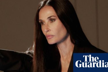 <br />
<br />
<h1>Interview exclusive avec Demi Moore : son rapport à l'image corporelle, sa réinvention et son rôle le plus choquant à ce jour</h1><br />
<br />
<p>L'actrice Demi Moore s'est récemment confiée sur sa relation avec son image corporelle, sa volonté de se réinventer et son rôle le plus surprenant à ce jour.</p><br />
<br />
<h2>Points importants de l'interview :</h2><br />
<ul><br /> <li>La lutte de Demi Moore avec son image corporelle</li><br /> <li>Son désir de se réinventer professionnellement</li><br /> <li>Le rôle choquant qu'elle incarne actuellement</li><br />
</ul><br />
<br /> - 4