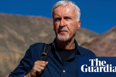 <br />
<br />
<h1>James Cameron répond aux critiques sur ses dialogues: «Montrez-moi vos films les plus rentables» | Cinéma</h1><br />
<br />
<p>Le célèbre réalisateur James Cameron a récemment répondu aux critiques concernant la qualité de ses dialogues dans ses films. Lors d'une interview, il a déclaré aux détracteurs: «Montrez-moi vos films les plus rentables». Cette réponse cinglante fait suite aux nombreuses critiques reçues par Cameron pour ses dialogues parfois jugés faibles.</p><br />
<br />
<h2>Points importants:</h2><br />
<ul><br /> <li>James Cameron répond aux critiques sur la qualité de ses dialogues</li><br /> <li>Il demande aux détracteurs de lui montrer leurs films les plus rentables</li><br /> <li>Les dialogues de Cameron ont souvent été critiqués pour leur faiblesse</li><br />
</ul><br />
<br /> - 4