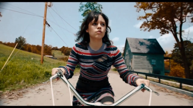 Jenna Ortega devient virale après avoir utilisé la langue des signes avec un fan sourd à Beetlejuice 2... - 4
