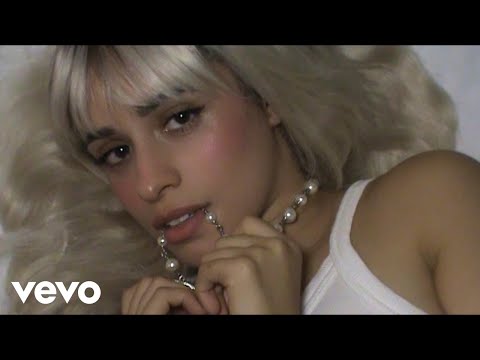 Les fans de Camila Cabello pensent qu'elle répond à Sabrina Carpenter dans "Can Friends Kiss ?" - 6
