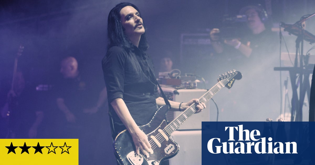 Critique du film : La quête de sens - un rappel brillant des rockeurs radicaux Placebo 2 Critique du film : La quête de sens - un rappel brillant des rockeurs radicaux Placebo - 1