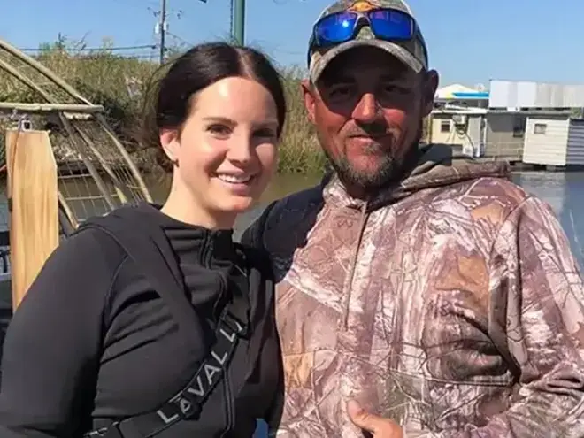 Lana Del Rey est-elle mariée à Jeremy Dufrene ? L'âge et le travail de son mari révélés 4 Lana Del Rey et Jeremy Dufrene se seraient rencontrés en 2019