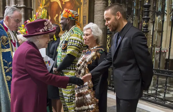 En souvenir de Liam Payne : les moments forts de sa vie et de sa carrière en photos 18 Liam Payne rencontre la reine Elizabeth II