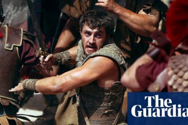 <h1>Hollywood mise sur Gladiator II pour séduire le public</h1><br />
<br />
<p>Depuis la sortie du premier film Gladiator, les fans attendent avec impatience une suite. Hollywood a décidé de répondre à leurs attentes en préparant Gladiator II, un film d'action et d'aventure qui promet d'être à la hauteur du premier opus. Mais cette fois-ci, les enjeux sont encore plus grands, car le succès du film pourrait être déterminant pour l'avenir de l'industrie cinématographique.</p><br />
<br />
<ul><br /> <li>Les fans attendent avec impatience une suite de Gladiator</li><br /> <li>Hollywood se lance dans la production de Gladiator II</li><br /> <li>Le film promet d'être à la hauteur du premier opus</li><br /> <li>Le succès de Gladiator II pourrait influencer l'avenir de l'industrie cinématographique</li><br />
</ul> - 2