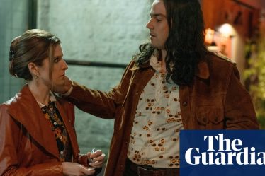 <br />
<br />
<h1>Le sinistre récit derrière le film Femme de l'Heure</h1><br />
<br />
<p>Le nouveau film à succès, Femme de l'Heure, raconte l'histoire troublante d'un homme qui est né avec une moitié d'âme. Le réalisateur plonge les spectateurs dans un récit captivant qui explore les thèmes de la dualité de l'âme et de la nature humaine.</p><br />
<br />
<h2>Points importants:</h2><br />
<ul><br /> <li>Le film met en avant un personnage principal qui est né avec une moitié d'âme, ce qui le rend unique et mystérieux.</li><br /> <li>Le réalisateur utilise des éléments visuels et sonores pour immerger le public dans l'histoire et créer une atmosphère sombre et inquiétante.</li><br /> <li>La performance de l'actrice principale apporte une profondeur émotionnelle au personnage central et captive l'attention du public tout au long du film.</li><br />
</ul><br />
<br /> - 2
