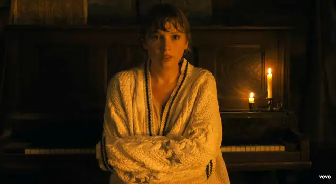 Le merch cardigan de Taylor Swift a commencé avec le clip « cardigan » en 2020