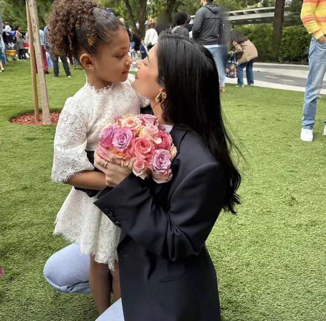 Les enfants de Kylie Jenner : noms, âges et photos adorables 4 Kylie va à la remise des diplômes de maternelle de Stormi