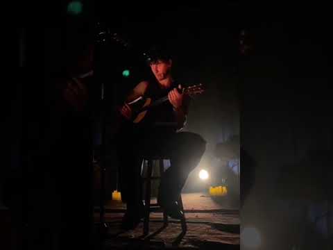 La signification des paroles de Shawn Mendes « The Mountain » expliquée - 6