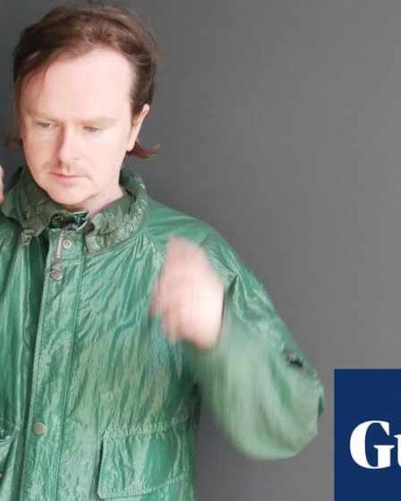 <br />
<br />
<h1>Rencontre avec le violoncelliste Oliver Coates: entre musique, chaos et connexion</h1><br />
<br />
<p>Oliver Coates, violoncelliste de renom, nous parle de son art, de l'inspiration qu'il puise dans la nature et de l'importance de la connexion entre la musique et l'auditeur.</p><br />
<br />
<h2>Points importants de l'article:</h2><br />
<ul><br /> <li>Oliver Coates, violoncelliste renommé</li><br /> <li>L'inspiration de la nature dans sa musique</li><br /> <li>La connexion entre la musique et l'auditeur</li><br />
</ul><br />
<br /> - 31