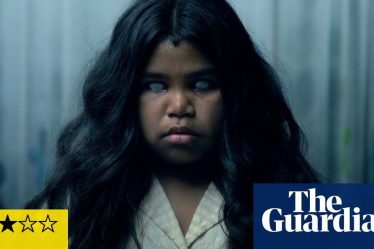 <br />
<br />
<h1>La critique de Moogai - Le traumatisme des Générations Volées alimente un film d'horreur hantant | Film australien</h1><br />
<br />
<p>Un nouveau film australien intitulé Moogai a récemment été critiqué pour son exploration du traumatisme des Générations Volées et son utilisation de l'horreur pour transmettre un message poignant. Le film, réalisé par un talentueux cinéaste australien, a suscité des réactions diverses de la part du public et des critiques.</p><br />
<br />
<h2>Points importants de l'article:</h2><br />
<ul><br /> <li>Moogai est un film australien qui aborde le traumatisme des Générations Volées</li><br /> <li>Le film utilise l'horreur pour transmettre un message émotionnel et puissant</li><br /> <li>La performance des acteurs a été saluée par de nombreux critiques</li><br /> <li>Moogai a suscité des réactions diverses de la part du public</li><br />
</ul><br />
<br /> - 4