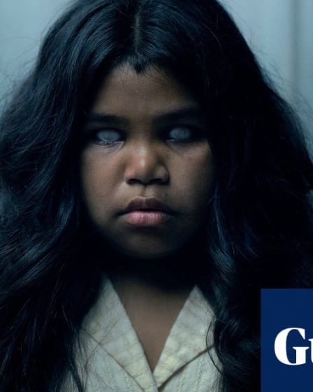 <br />
<br />
<h1>La critique de Moogai - Le traumatisme des Générations Volées alimente un film d'horreur hantant | Film australien</h1><br />
<br />
<p>Un nouveau film australien intitulé Moogai a récemment été critiqué pour son exploration du traumatisme des Générations Volées et son utilisation de l'horreur pour transmettre un message poignant. Le film, réalisé par un talentueux cinéaste australien, a suscité des réactions diverses de la part du public et des critiques.</p><br />
<br />
<h2>Points importants de l'article:</h2><br />
<ul><br /> <li>Moogai est un film australien qui aborde le traumatisme des Générations Volées</li><br /> <li>Le film utilise l'horreur pour transmettre un message émotionnel et puissant</li><br /> <li>La performance des acteurs a été saluée par de nombreux critiques</li><br /> <li>Moogai a suscité des réactions diverses de la part du public</li><br />
</ul><br />
<br /> - 22