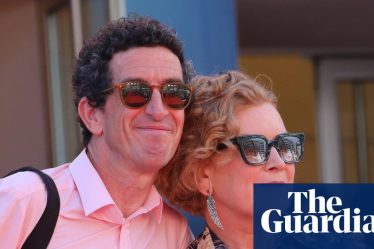 <blockquote><br /> <h2>Andrea Arnold et Robbie Ryan : 21 ans de cinéma et d'amitié</h2><br /> <p>Dans le monde du cinéma, l'association entre le réalisateur et la directrice de la photographie est essentielle pour créer des œuvres cinématographiques de qualité. Andrea Arnold et Robbie Ryan ont suivi ce chemin pendant 21 ans, donnant naissance à des films mémorables.</p><br /> <p>Voici les points importants de cet article :</p><br /> <ul><br /> <li>L'importance de la collaboration entre un réalisateur et un directeur de la photographie dans le cinéma</li><br /> <li>La longue relation professionnelle entre Andrea Arnold et Robbie Ryan</li><br /> <li>Les films emblématiques sur lesquels ils ont travaillé ensemble</li><br /> </ul><br />
</blockquote> - 2