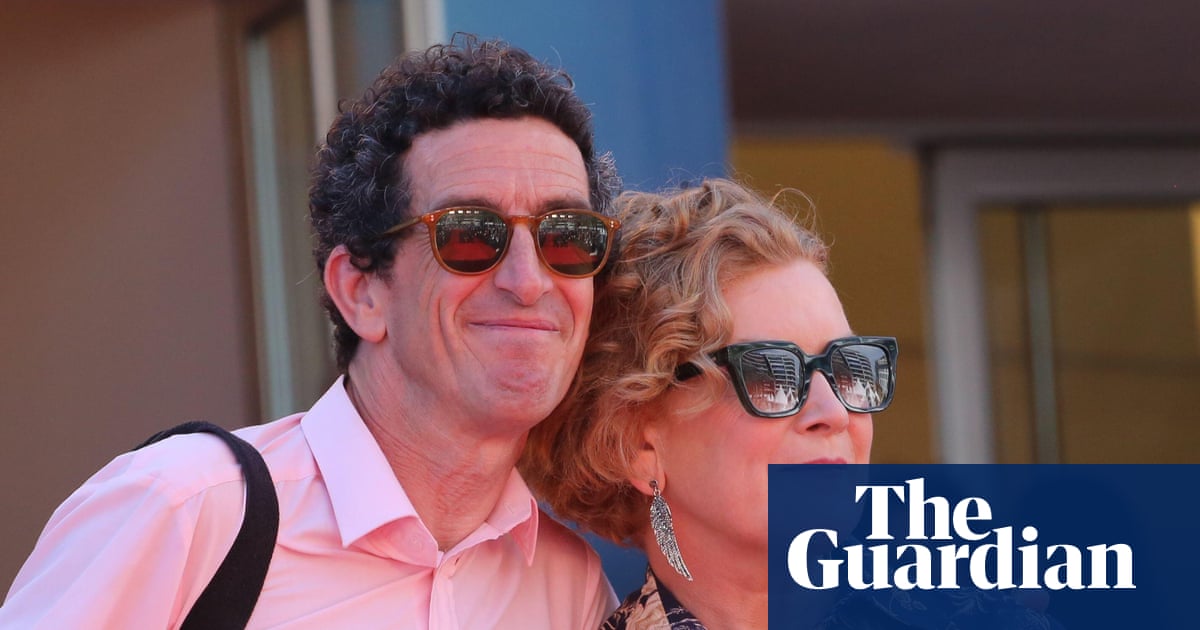 <blockquote><br /> <h2>Andrea Arnold et Robbie Ryan : 21 ans de cinéma et d'amitié</h2><br /> <p>Dans le monde du cinéma, l'association entre le réalisateur et la directrice de la photographie est essentielle pour créer des œuvres cinématographiques de qualité. Andrea Arnold et Robbie Ryan ont suivi ce chemin pendant 21 ans, donnant naissance à des films mémorables.</p><br /> <p>Voici les points importants de cet article :</p><br /> <ul><br /> <li>L'importance de la collaboration entre un réalisateur et un directeur de la photographie dans le cinéma</li><br /> <li>La longue relation professionnelle entre Andrea Arnold et Robbie Ryan</li><br /> <li>Les films emblématiques sur lesquels ils ont travaillé ensemble</li><br /> </ul><br />
</blockquote> - 1