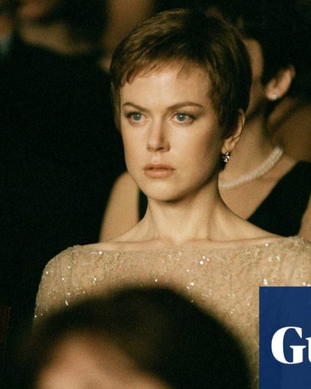 Nouveau film de Jonathan Glazer : une oeuvre magistrale mais incomprise<br />
<br />
Jonathan Glazer, le réalisateur de films renommé, a récemment sorti une nouvelle œuvre cinématographique qui a suscité beaucoup d'attention et de débats parmi les critiques et le public. Son dernier film, intitulé "Birth at 20", a été salué comme un chef-d'œuvre par certains, mais également incompris par d'autres.<br />
<br />
Le film explore des thèmes profonds et complexes tels que la naissance, l'identité et le destin, à travers une narration visuellement époustouflante et une performance exceptionnelle des acteurs. Malgré sa beauté et sa profondeur, "Birth at 20" a été critiqué pour sa complexité et son manque de clarté.<br />
<br />
Jonathan Glazer a toujours été connu pour son style unique et sa capacité à captiver son public avec des films qui défient les conventions du genre. Avec "Birth at 20", il continue de repousser les limites du cinéma et de nous inviter à réfléchir sur des questions existentielles.<br />
<br />
Points importants:<br />
- Le nouveau film de Jonathan Glazer, "Birth at 20", divise les critiques et le public<br />
- Le film explore des thèmes profonds tels que la naissance, l'identité et le destin<br />
- Jonathan Glazer est salué pour son style unique et sa capacité à captiver son public - 22