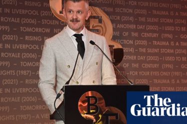 La BFI présente ses excuses à un réalisateur suite à une plainte pour discrimination raciale | BFI<br />
<br />
-<br />
<br />
<h2>Points importants de l'article :</h2><br />
<ul><br /> <li>La British Film Institute (BFI) a présenté des excuses à un réalisateur après qu'il a porté plainte pour discrimination raciale.</li><br /> <li>Le réalisateur a affirmé avoir été victime de discrimination lors de sa collaboration avec la BFI.</li><br /> <li>Cette affaire souligne l'importance de lutter contre la discrimination raciale dans l'industrie cinématographique.</li><br />
</ul> - 4