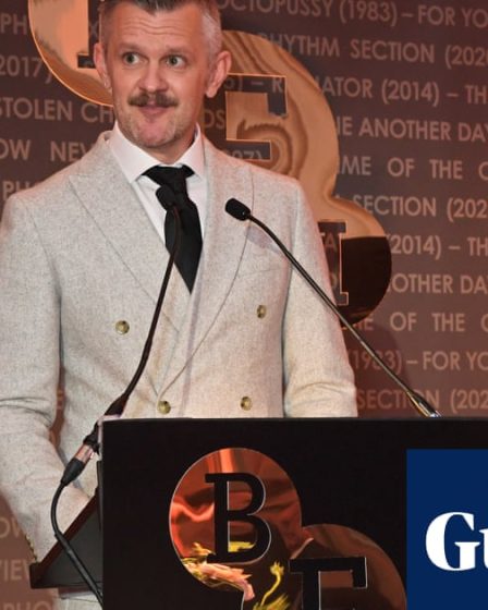 La BFI présente ses excuses à un réalisateur suite à une plainte pour discrimination raciale | BFI<br />
<br />
-<br />
<br />
<h2>Points importants de l'article :</h2><br />
<ul><br /> <li>La British Film Institute (BFI) a présenté des excuses à un réalisateur après qu'il a porté plainte pour discrimination raciale.</li><br /> <li>Le réalisateur a affirmé avoir été victime de discrimination lors de sa collaboration avec la BFI.</li><br /> <li>Cette affaire souligne l'importance de lutter contre la discrimination raciale dans l'industrie cinématographique.</li><br />
</ul> - 25