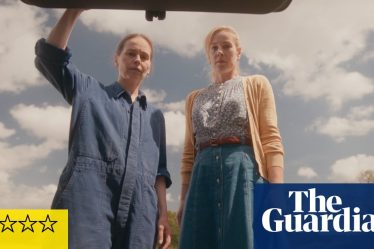 Critique : Portraits de femmes dangereuses - un accident de voiture avec un chien déclenche un drame étrange et captivant | Film - 4