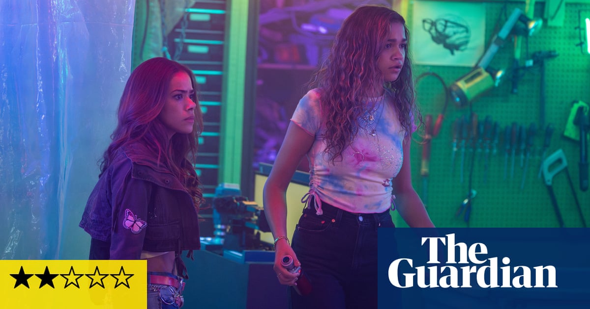 Critique de Time Cut: un slasher Netflix sur les voyages dans le temps avec trop de déjà vu | Films d'horreur 2 Critique de Time Cut: un slasher Netflix sur les voyages dans le temps avec trop de déjà vu | Films d'horreur - 1