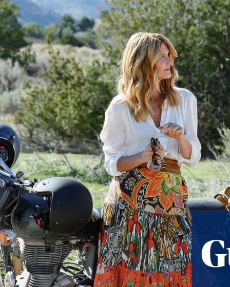 Critique Lonely Planet - Laura Dern et Liam Hemsworth enflamment une romance de voyage parfaite pour la plage | Film - 19