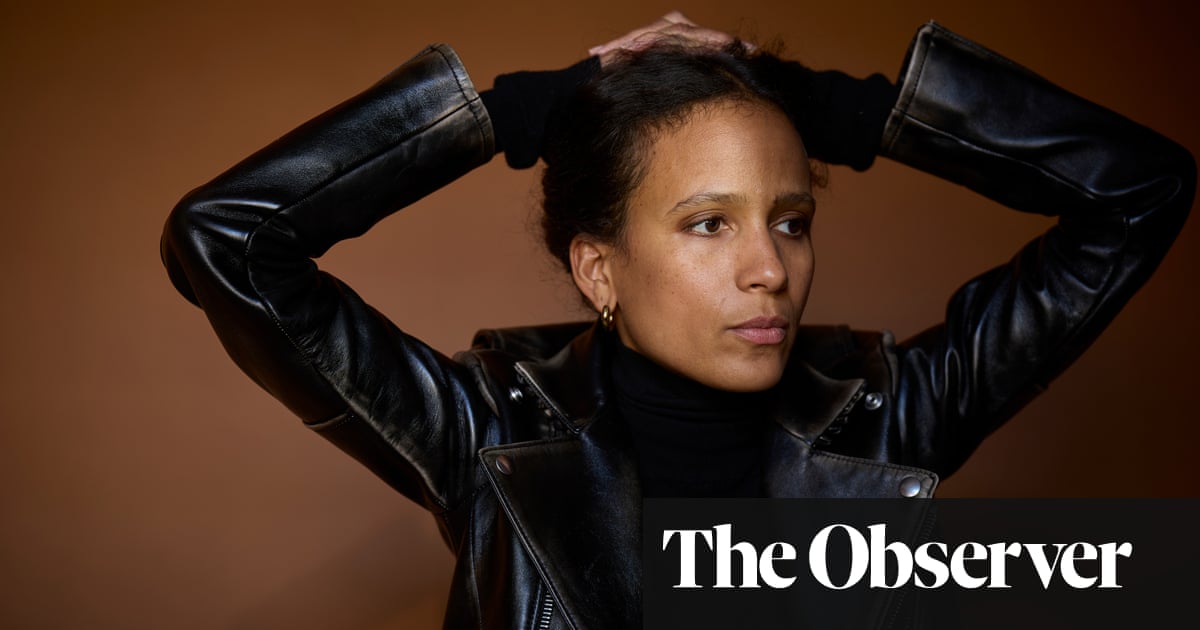 <br />
<br />
<h1>Le devoir du réalisateur Mati Diop : le film sur le retour des trésors africains pillés</h1><br />
<br />
<p>Le célèbre réalisateur Mati Diop a récemment parlé de son dernier film, Dahomey, qui met en lumière le retour des trésors africains pillés. Pour Diop, ce film était plus qu'une simple création artistique, c'était un devoir moral et historique.</p><br />
<br />
<h2>Points importants :</h2><br />
<ul><br /> <li>Le film Dahomey de Mati Diop aborde le sujet du retour des trésors africains pillés</li><br /> <li>Diop considère ce film comme un devoir moral et historique</li><br /> <li>Le réalisateur espère sensibiliser le public à l'importance de restituer ces trésors à leurs pays d'origine</li><br />
</ul><br />
<br /> 2 <br />
<br />
<h1>Le devoir du réalisateur Mati Diop : le film sur le retour des trésors africains pillés</h1><br />
<br />
<p>Le célèbre réalisateur Mati Diop a récemment parlé de son dernier film, Dahomey, qui met en lumière le retour des trésors africains pillés. Pour Diop, ce film était plus qu'une simple création artistique, c'était un devoir moral et historique.</p><br />
<br />
<h2>Points importants :</h2><br />
<ul><br /> <li>Le film Dahomey de Mati Diop aborde le sujet du retour des trésors africains pillés</li><br /> <li>Diop considère ce film comme un devoir moral et historique</li><br /> <li>Le réalisateur espère sensibiliser le public à l'importance de restituer ces trésors à leurs pays d'origine</li><br />
</ul><br />
<br /> - 1