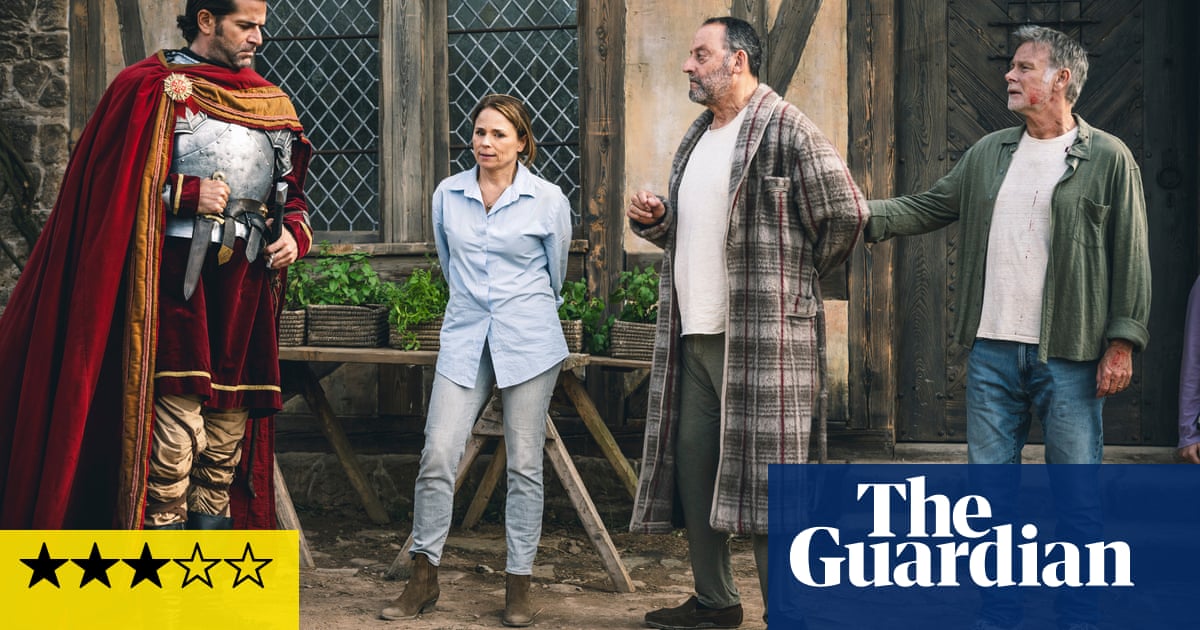 Critique du Pack Familial - Jean Reno vous fait rire dans une aventure temporelle basée sur des cartes | Film 2 Critique du Pack Familial - Jean Reno vous fait rire dans une aventure temporelle basée sur des cartes | Film - 1