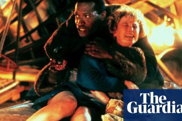<br />
<br />
<h1>Le décès de Tony Todd, légende du cinéma d'horreur</h1><br />
<br />
<p>La communauté cinéphile est en deuil suite au décès de Tony Todd, acteur emblématique du genre de l'horreur. Sa filmographie variée et sa présence charismatique à l'écran ont marqué de nombreuses générations de spectateurs.</p><br />
<br />
<h2>Points importants:</h2><br />
<ul><br /> <li>Décès de Tony Todd, acteur célèbre pour ses rôles dans les films d'horreur</li><br /> <li>Impact de sa filmographie sur le genre de l'horreur</li><br /> <li>Réactions de la communauté cinéphile à la nouvelle de sa disparition</li><br />
</ul><br />
<br /> - 2